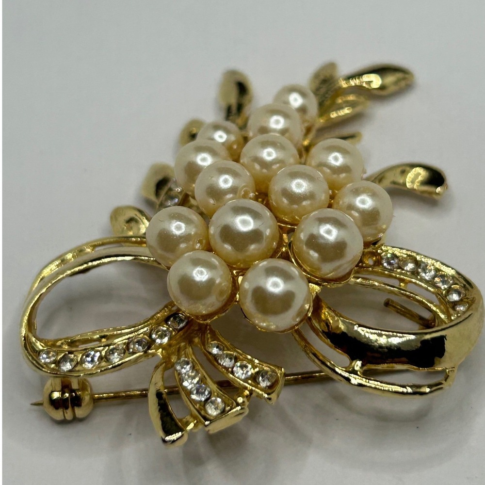 Vintage Faux Pearl Rhinestone Gold Tone Floral Brooch Pin Elegant Statement